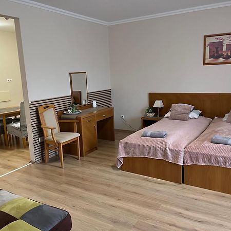 Brookforest Apartman Hajdúszoboszló Exteriör bild