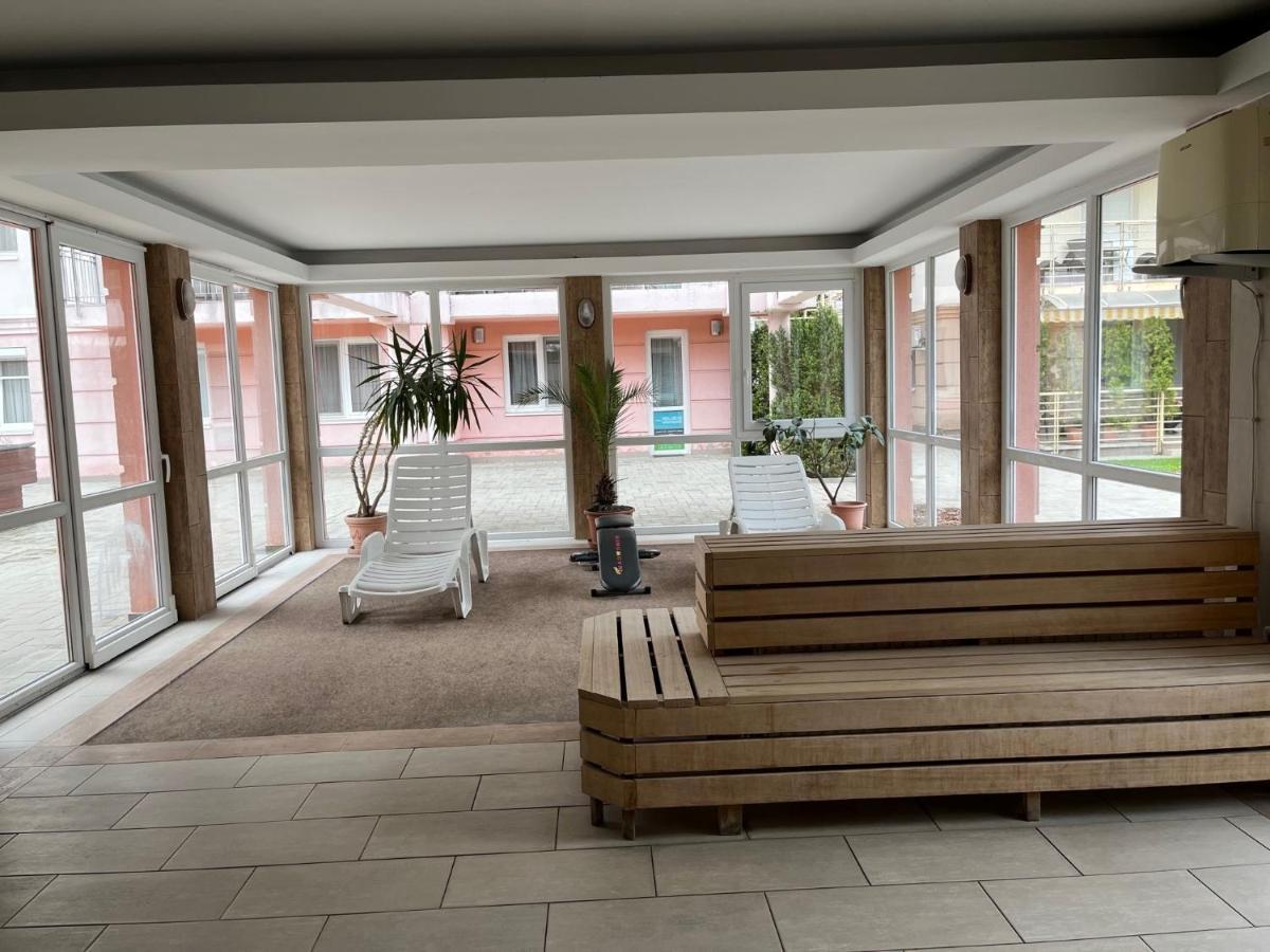 Brookforest Apartman Hajdúszoboszló Exteriör bild