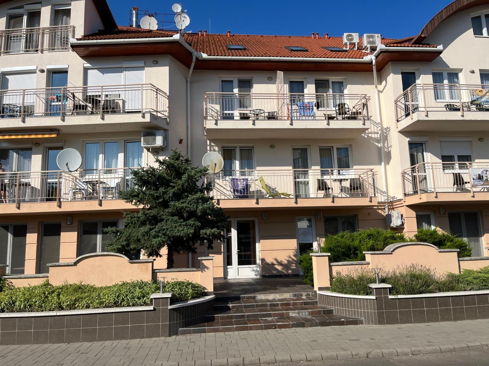 Brookforest Apartman Hajdúszoboszló Exteriör bild