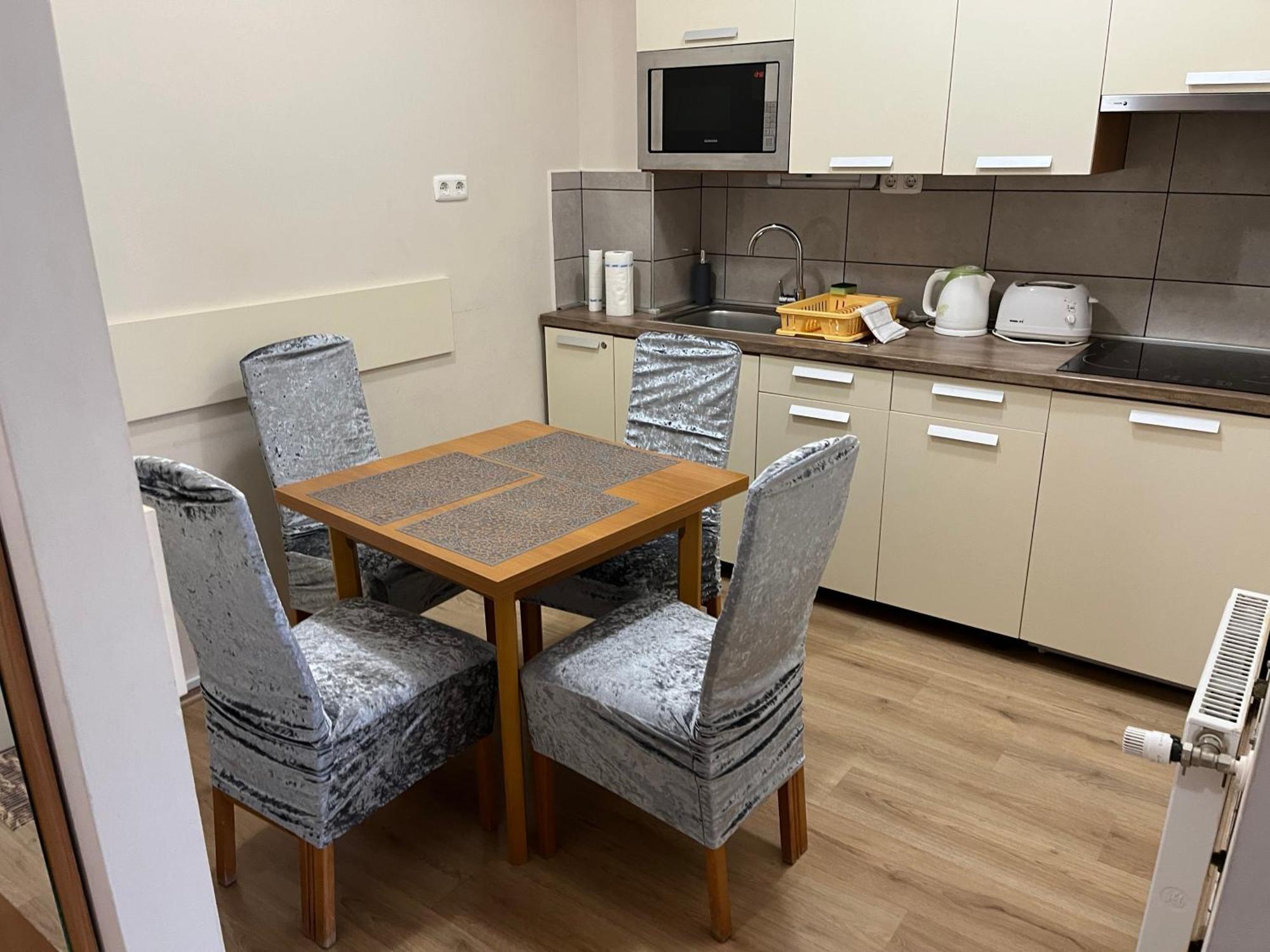 Brookforest Apartman Hajdúszoboszló Exteriör bild
