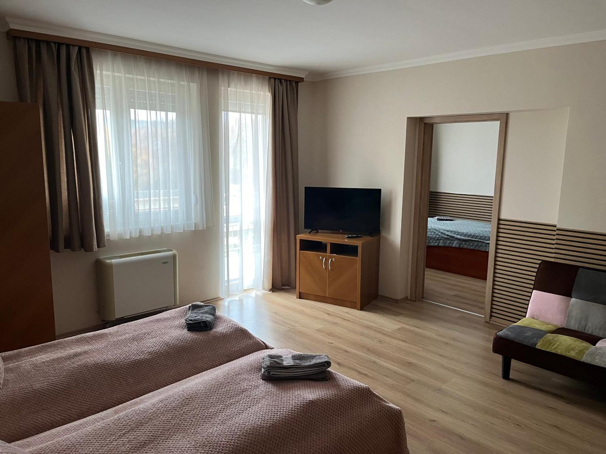 Brookforest Apartman Hajdúszoboszló Exteriör bild