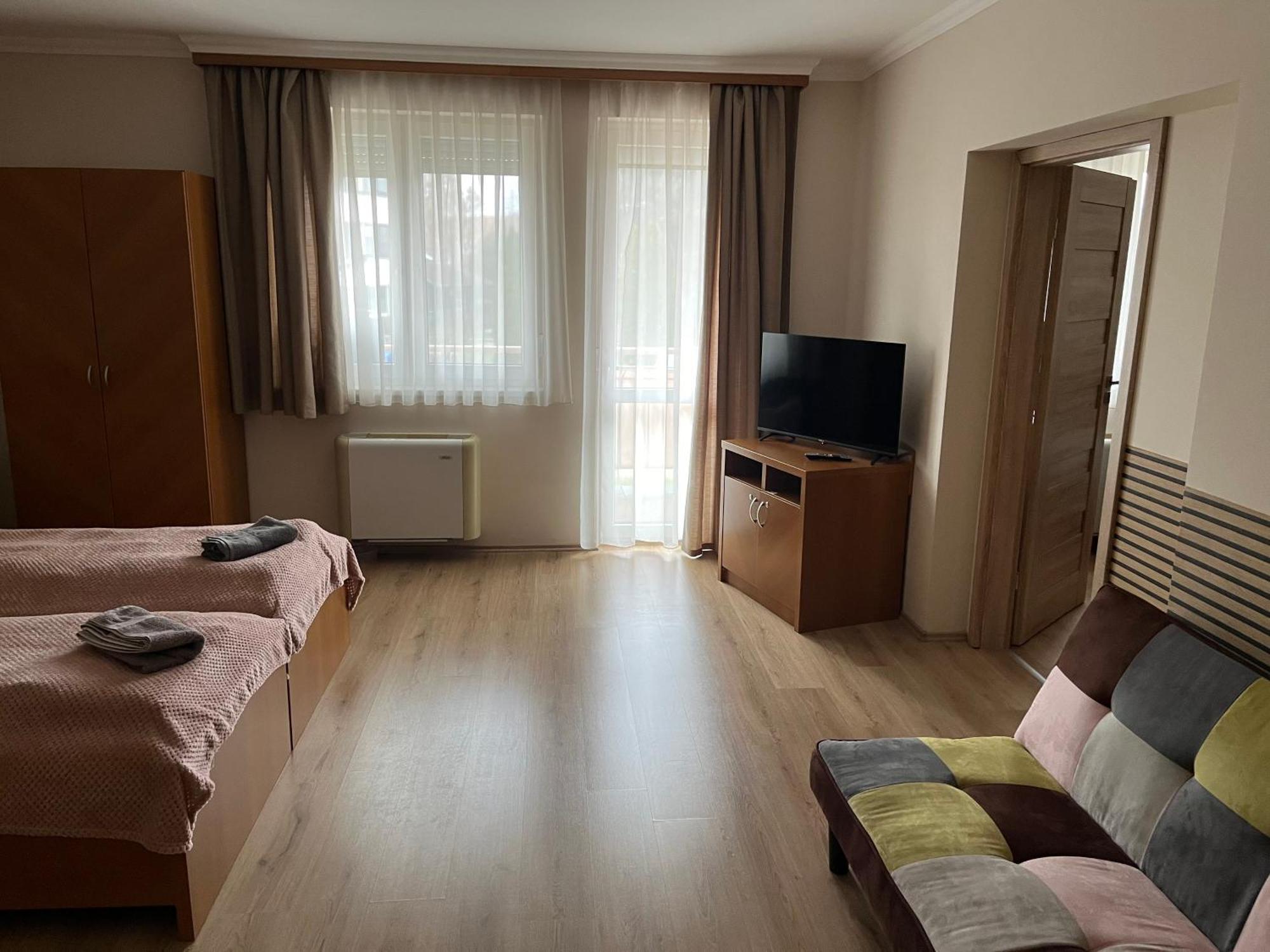 Brookforest Apartman Hajdúszoboszló Exteriör bild