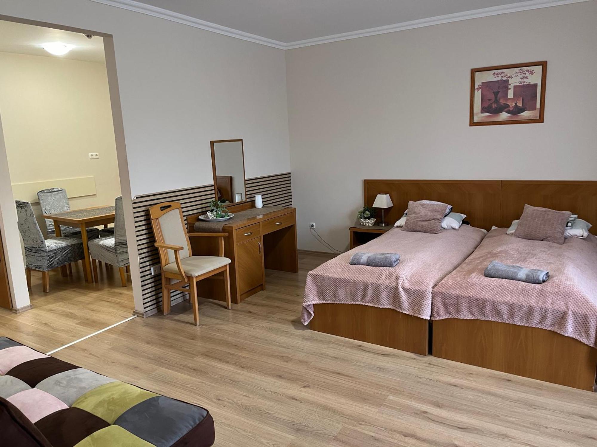 Brookforest Apartman Hajdúszoboszló Exteriör bild