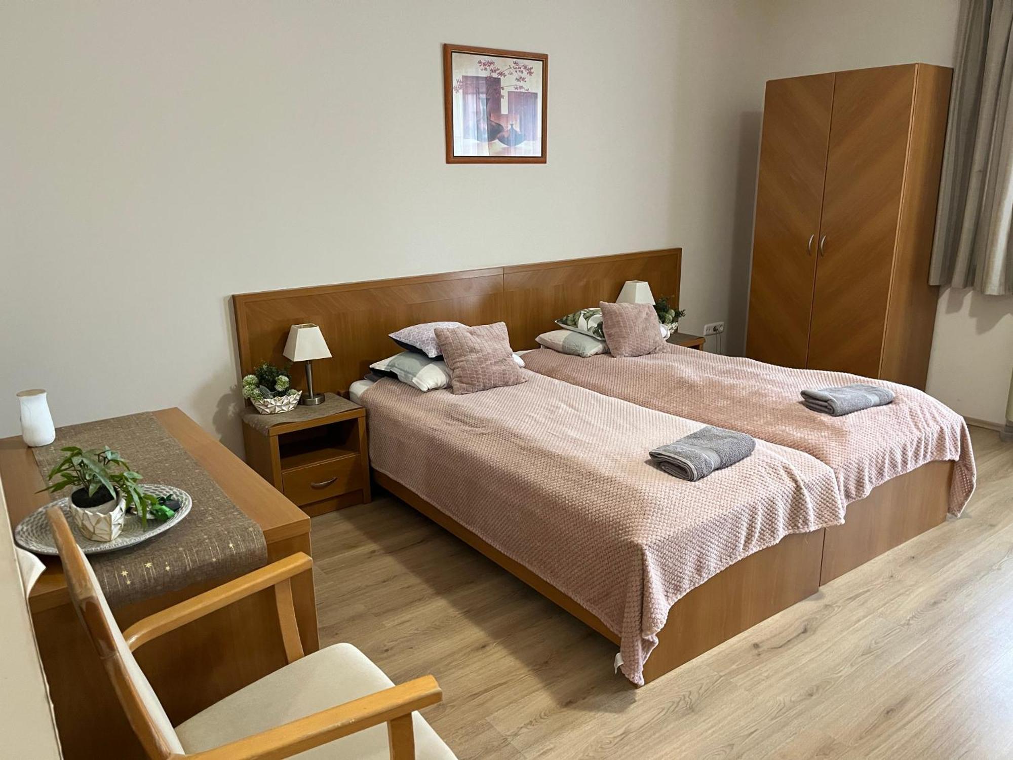 Brookforest Apartman Hajdúszoboszló Exteriör bild